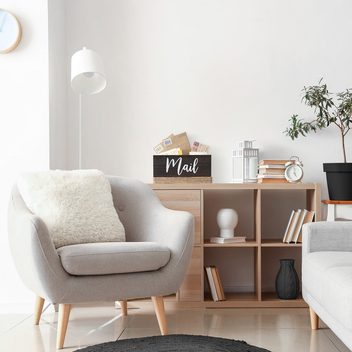 Elegant Designs Homewood Farmhouse Rustic Wood Decorative Mail Holder, Bills and Letter Storage, Sorter with Wrapped Roped Bottom, Cutout Handles, and "Mail" Script in White