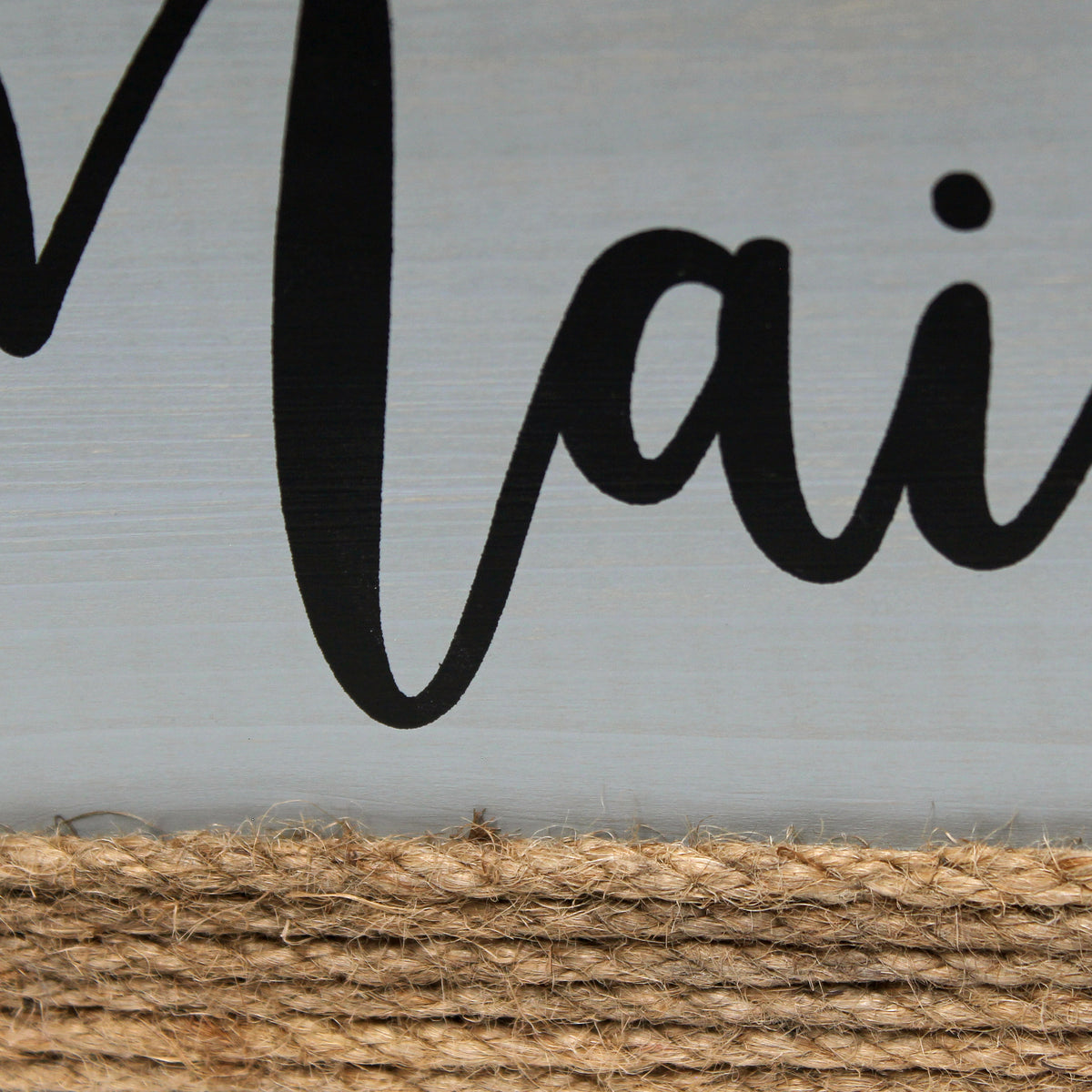 Elegant Designs Homewood Farmhouse Rustic Wood Decorative Mail Holder, Bills and Letter Storage, Sorter with Wrapped Roped Bottom, Cutout Handles, and "Mail" Script in White