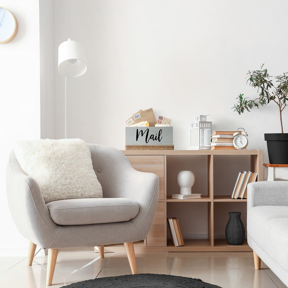 Elegant Designs Homewood Farmhouse Rustic Wood Decorative Mail Holder, Bills and Letter Storage, Sorter with Wrapped Roped Bottom, Cutout Handles, and "Mail" Script in White